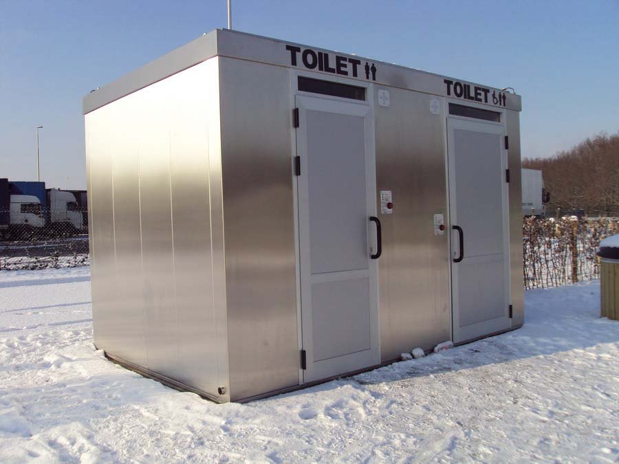 Правильное расположение туалетных кабин зимой